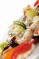 /album/galeria/a6549668-set-de-sushi-maki-sushi-alaskan-rollo-rollo-de-yin-yang-y-nigiri-sushi-at-n-salm-n-anguila-jpg/